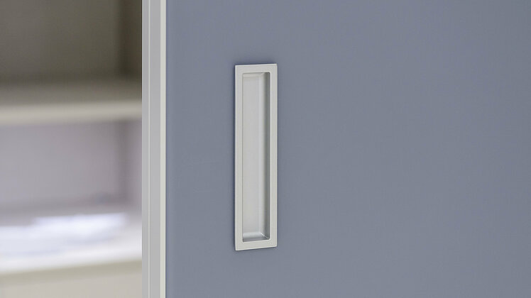 Insert handle, vertically or horizontally